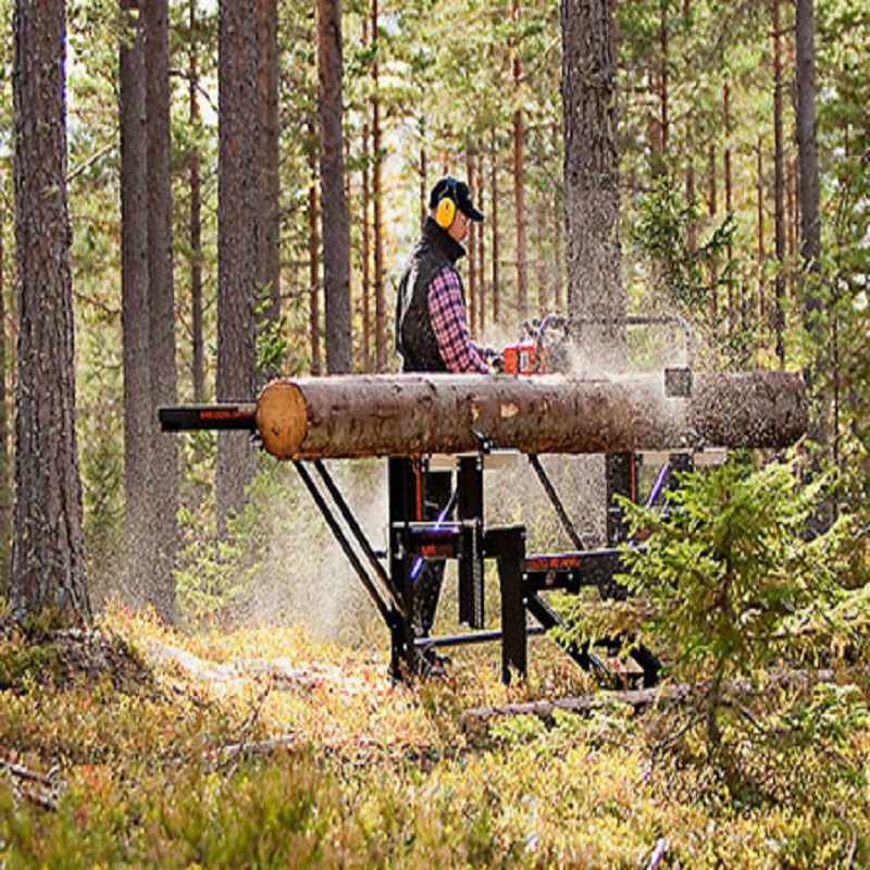 Is it necessary to use a special chainsaw clamp to hold the chainsaw chain while sharpening it?